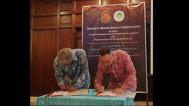 Indonesia’s Batik Industry Commits to Using Sustainable Palm Oil 
